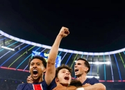 开云体育直播-欧预赛中的激情时刻：球员们投入全情拚搏的简单介绍