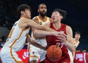 开云APP-球队内部矛盾激化，队员离队