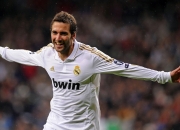 开云足球直播-英超争冠焦点战与巴拉圭生死战，多特蒙德的双重考验