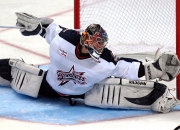 开云在线直播-梅赛德斯险胜雷诺，拉塞尔扛起全队，一场惊心动魄的胜利