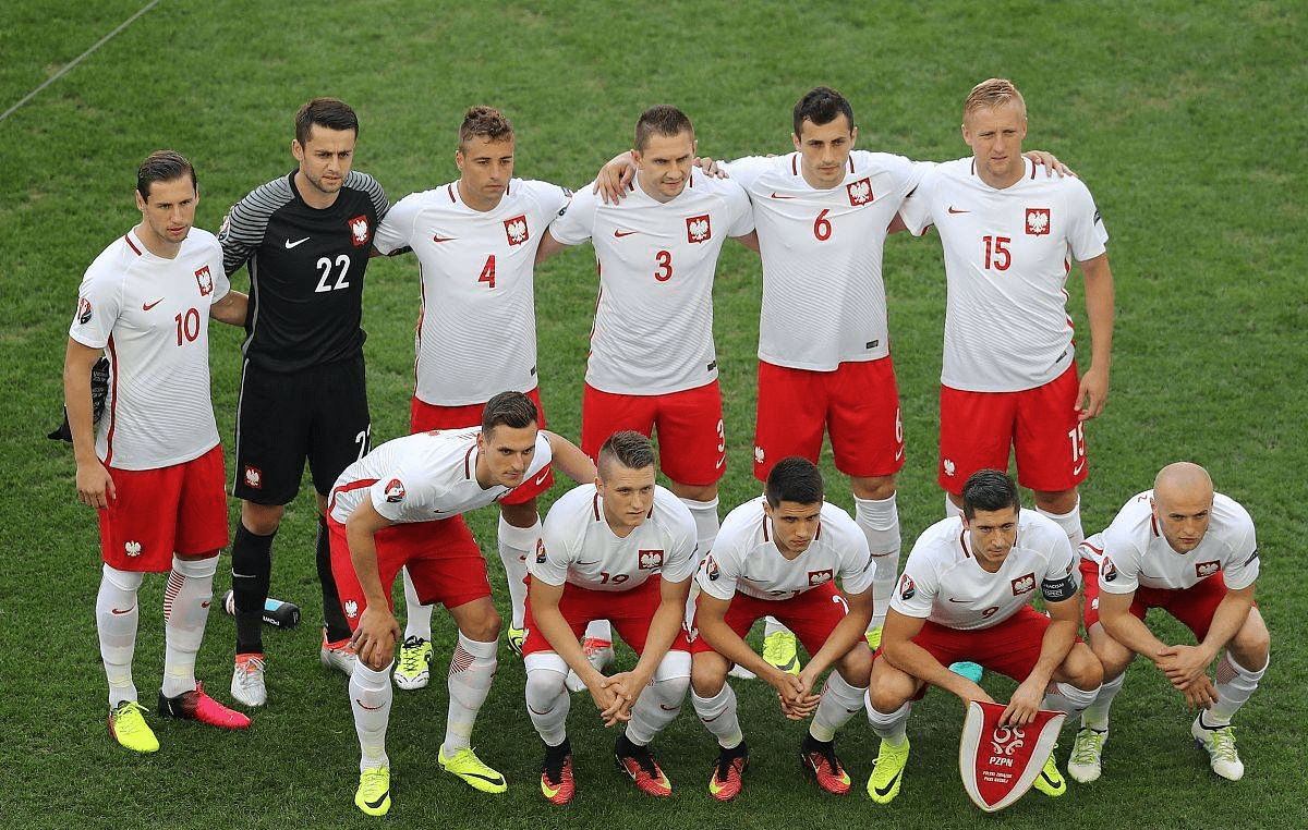 包含欧预赛淘汰赛开踢，球队展现实力的词条