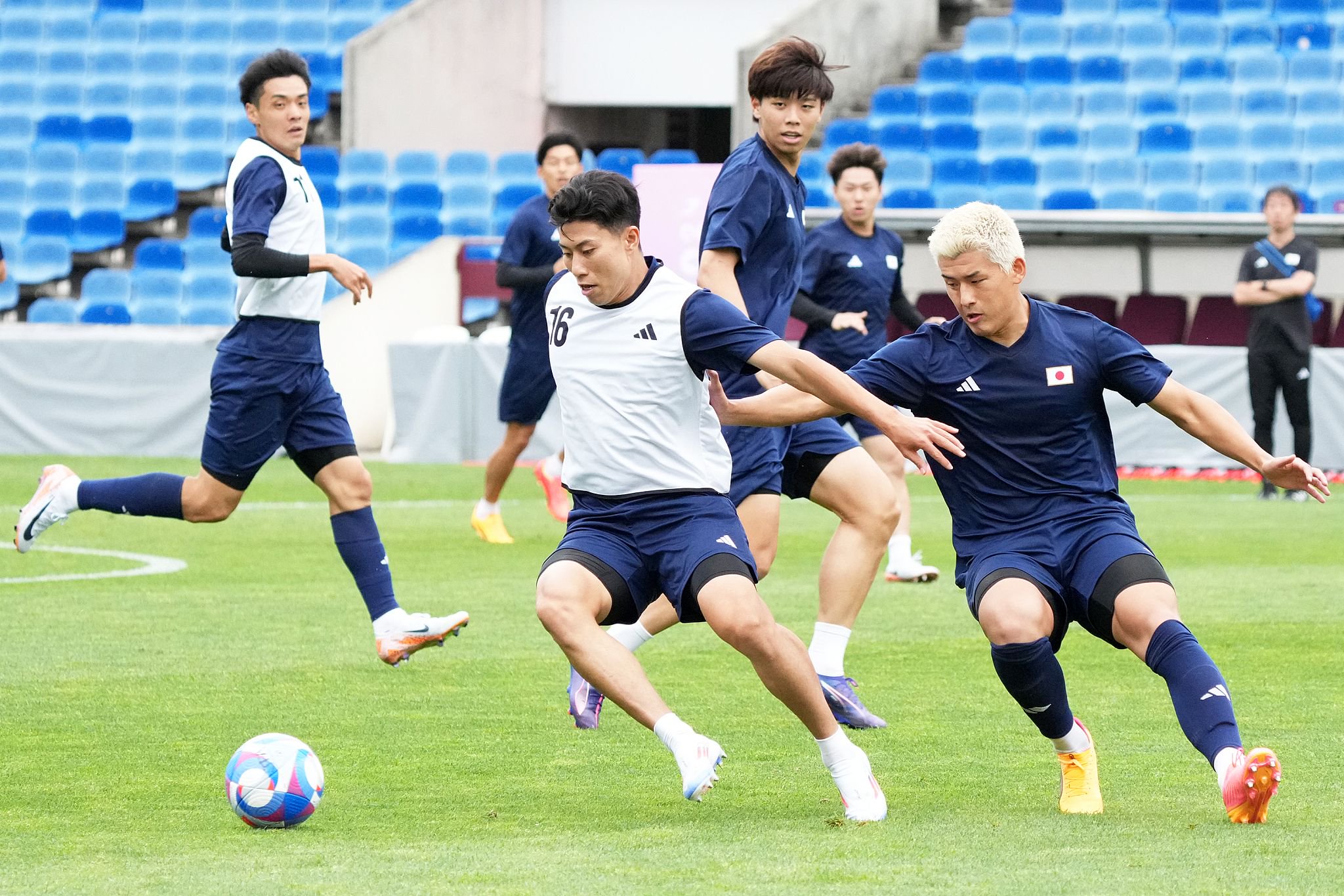 足球豪门全面备战,亚洲赛场风雨飘摇的简单介绍 足球豪门全面备战,亚洲赛场风雨飘摇的简单介绍