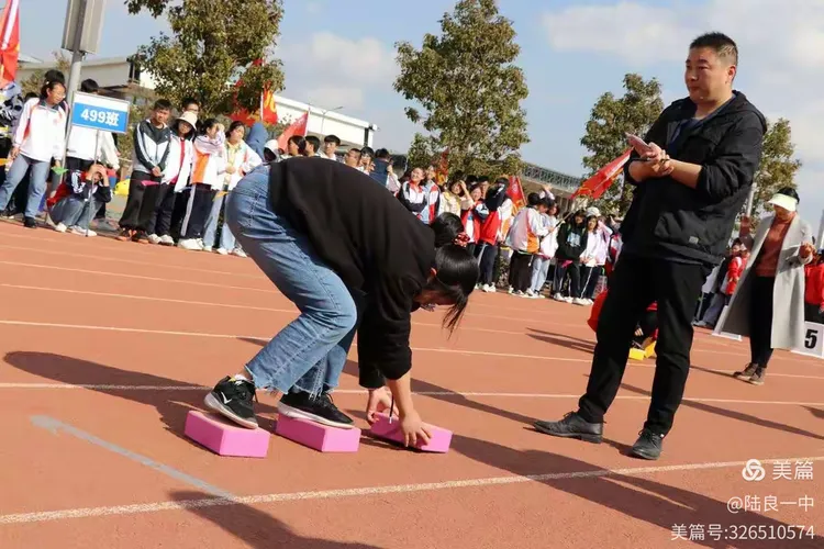 巴雷队在比赛中奋勇拼搏，取得胜利