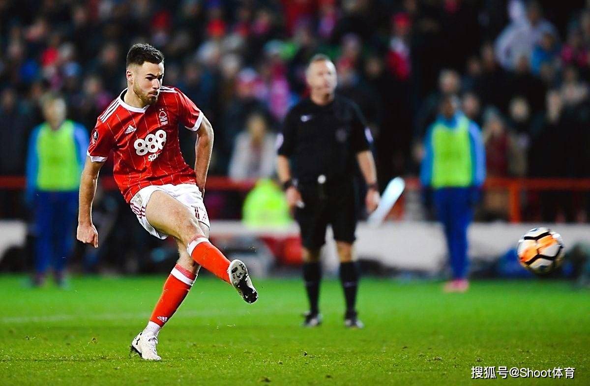 沙尔克遭遇挑战，球队仍在寻找胜利