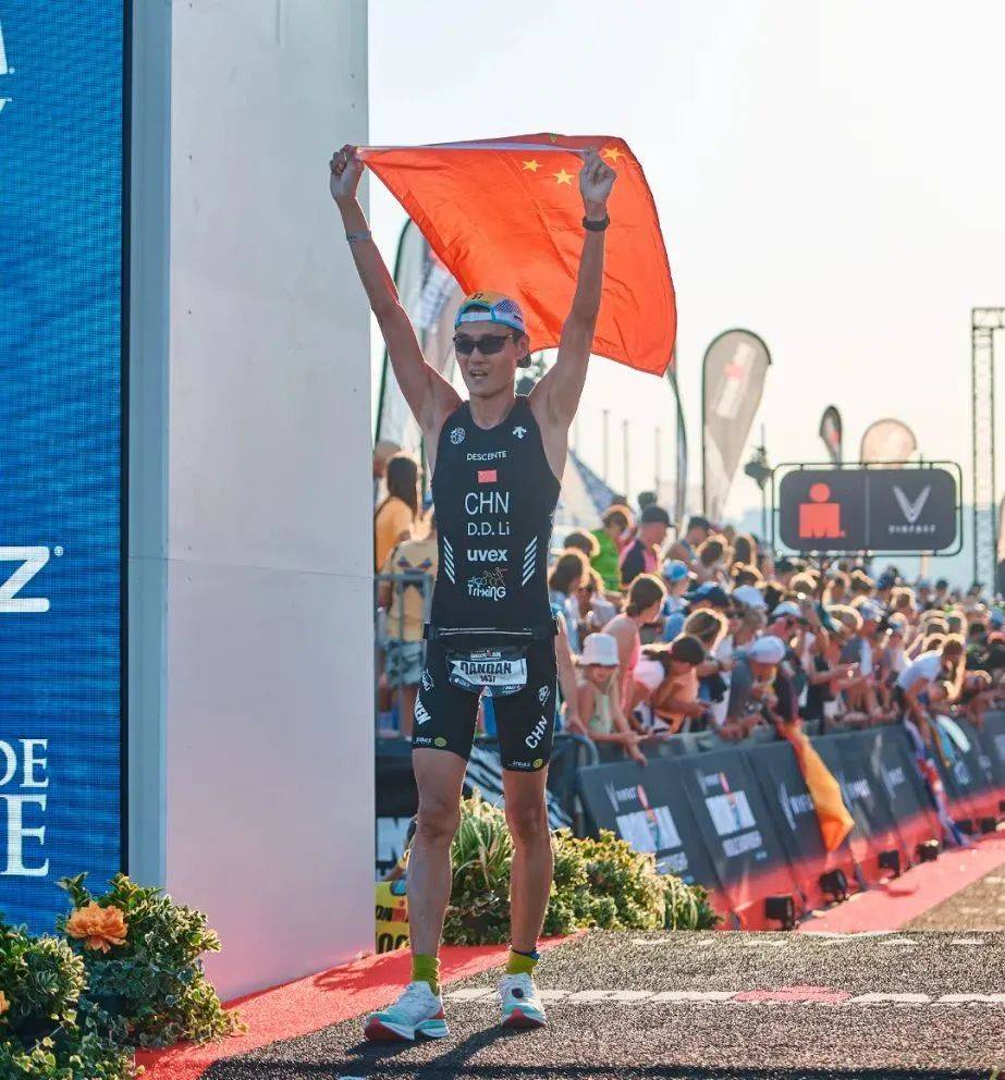 男子铁人三项赛场激烈角逐纷呈的简单介绍