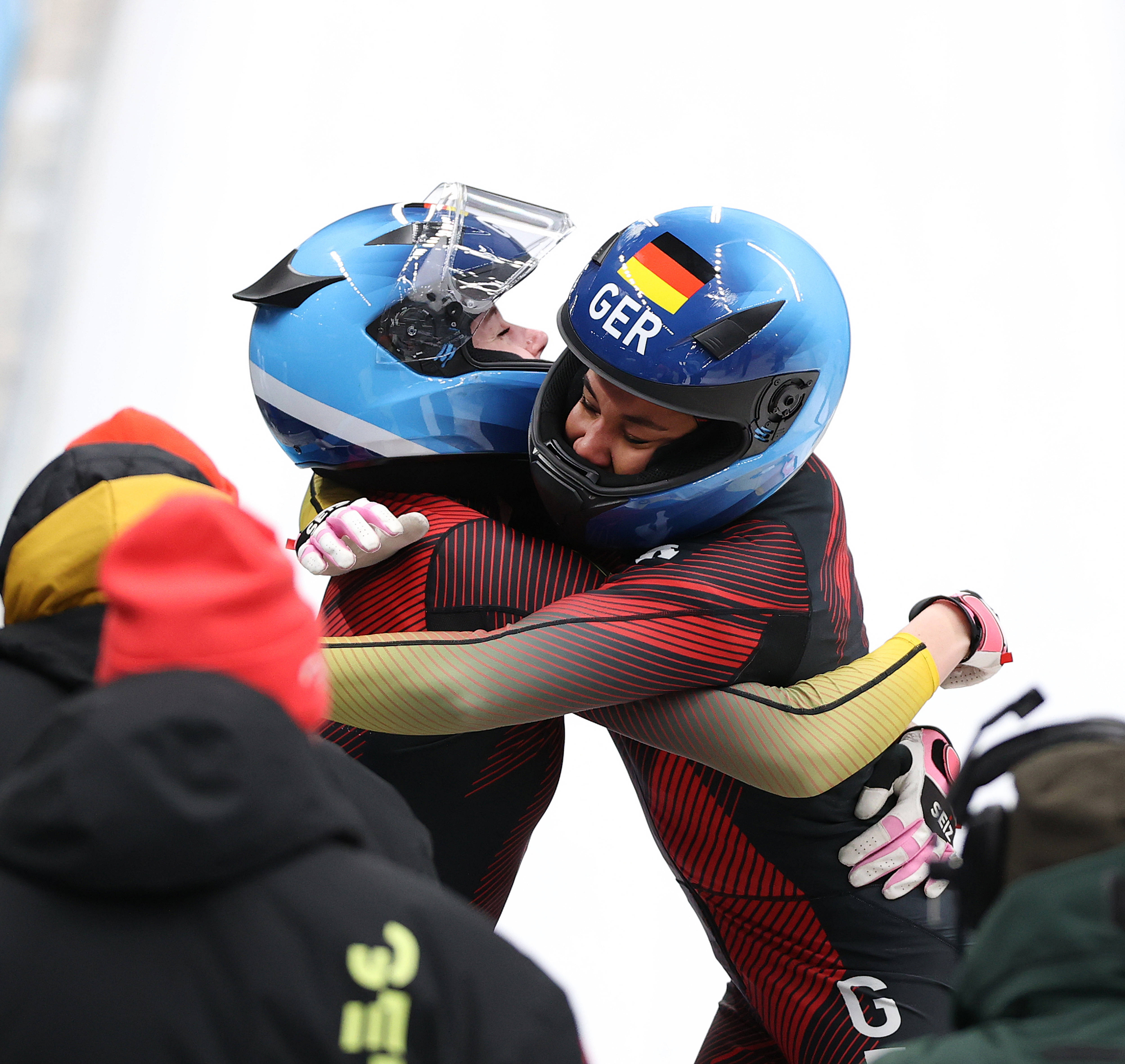 瑞士运动员在双人坐骑比赛中斩获荣誉