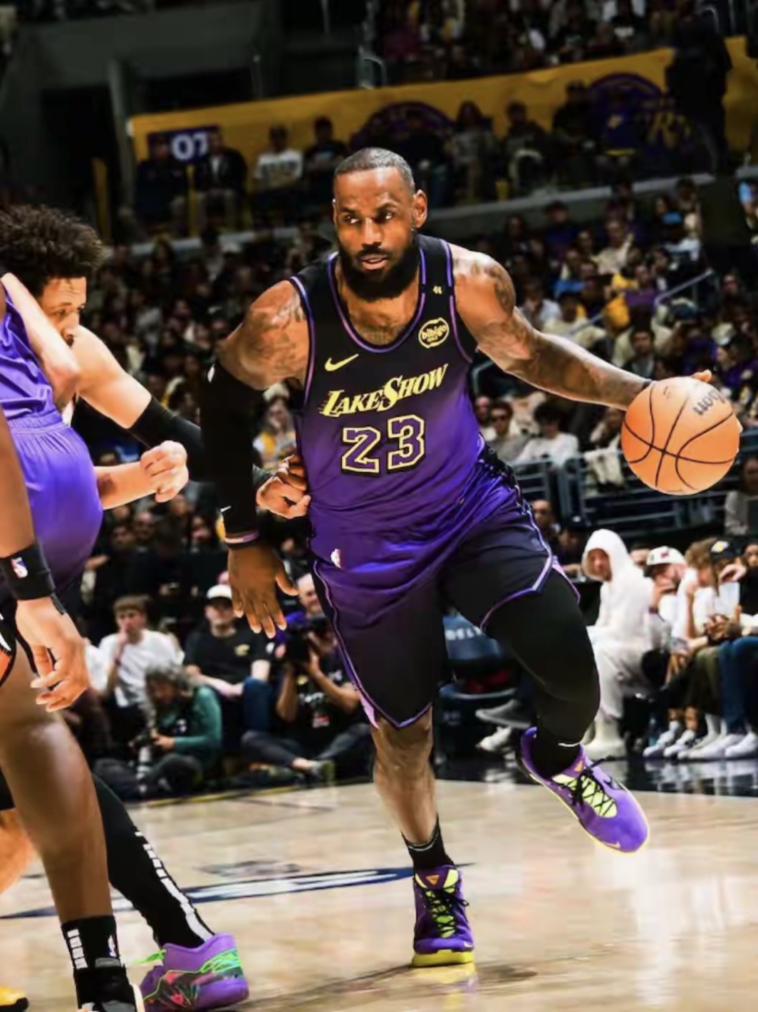 詹皇表现出色,带领湖人获胜的简单介绍 詹皇表现出色,带领湖人获胜的简单介绍