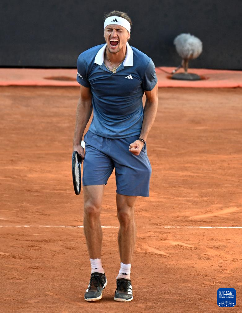 意大利网球队碾压澳大利亚网球队，兹维列夫高光表现