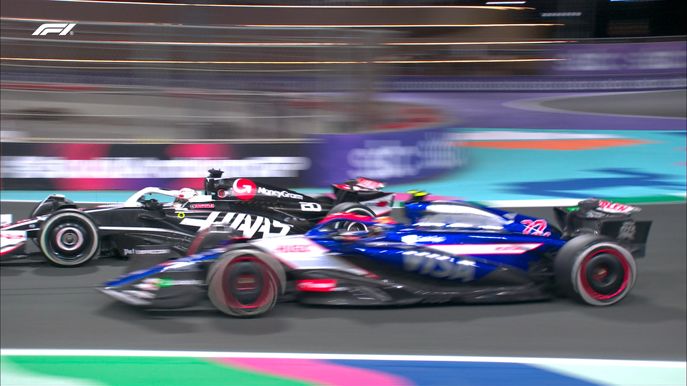 包含红牛车队完胜哈斯车队，拉塞尔惊艳四座的词条