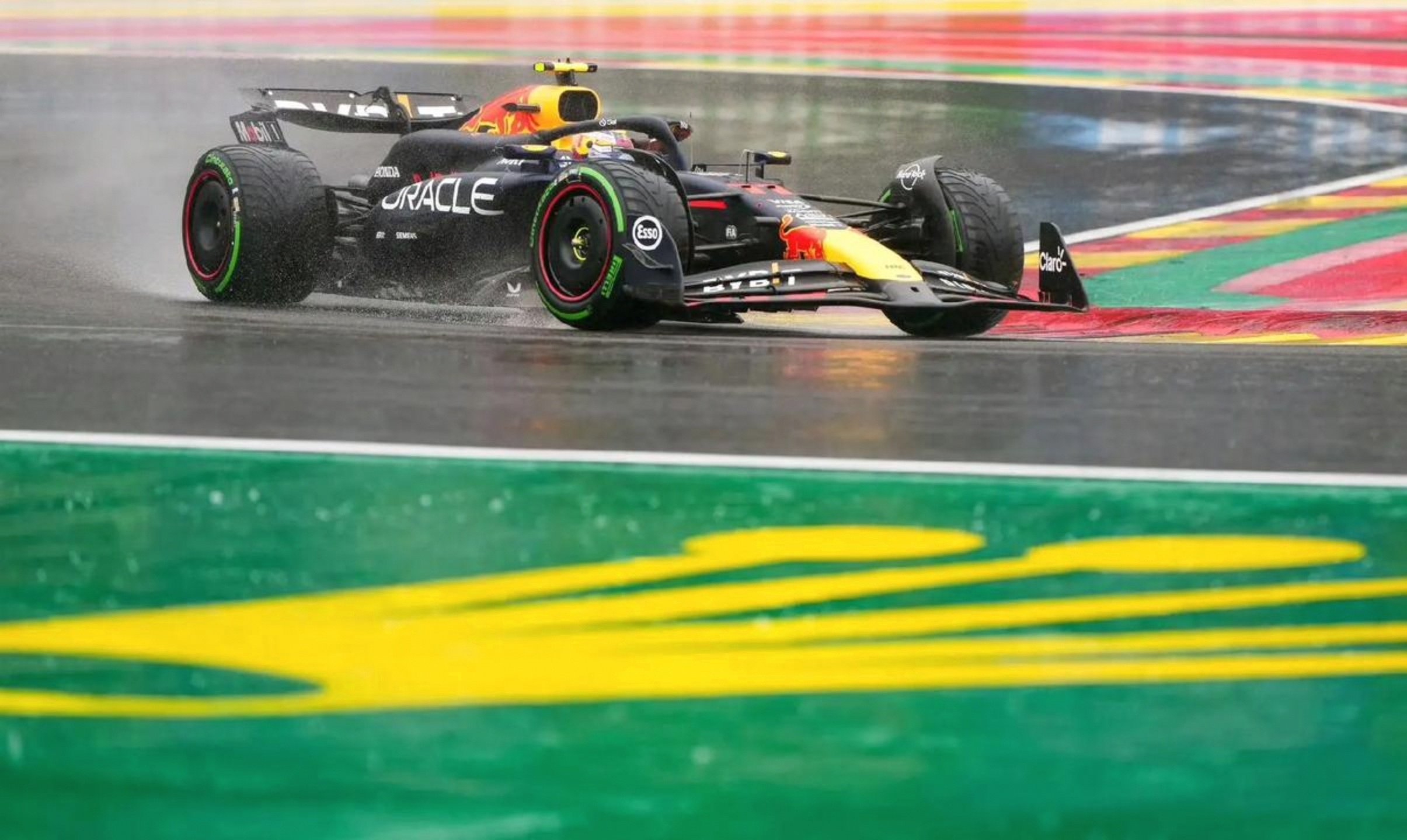 包含梅赛德斯逆转红牛车队，佩雷兹扛起全队的词条