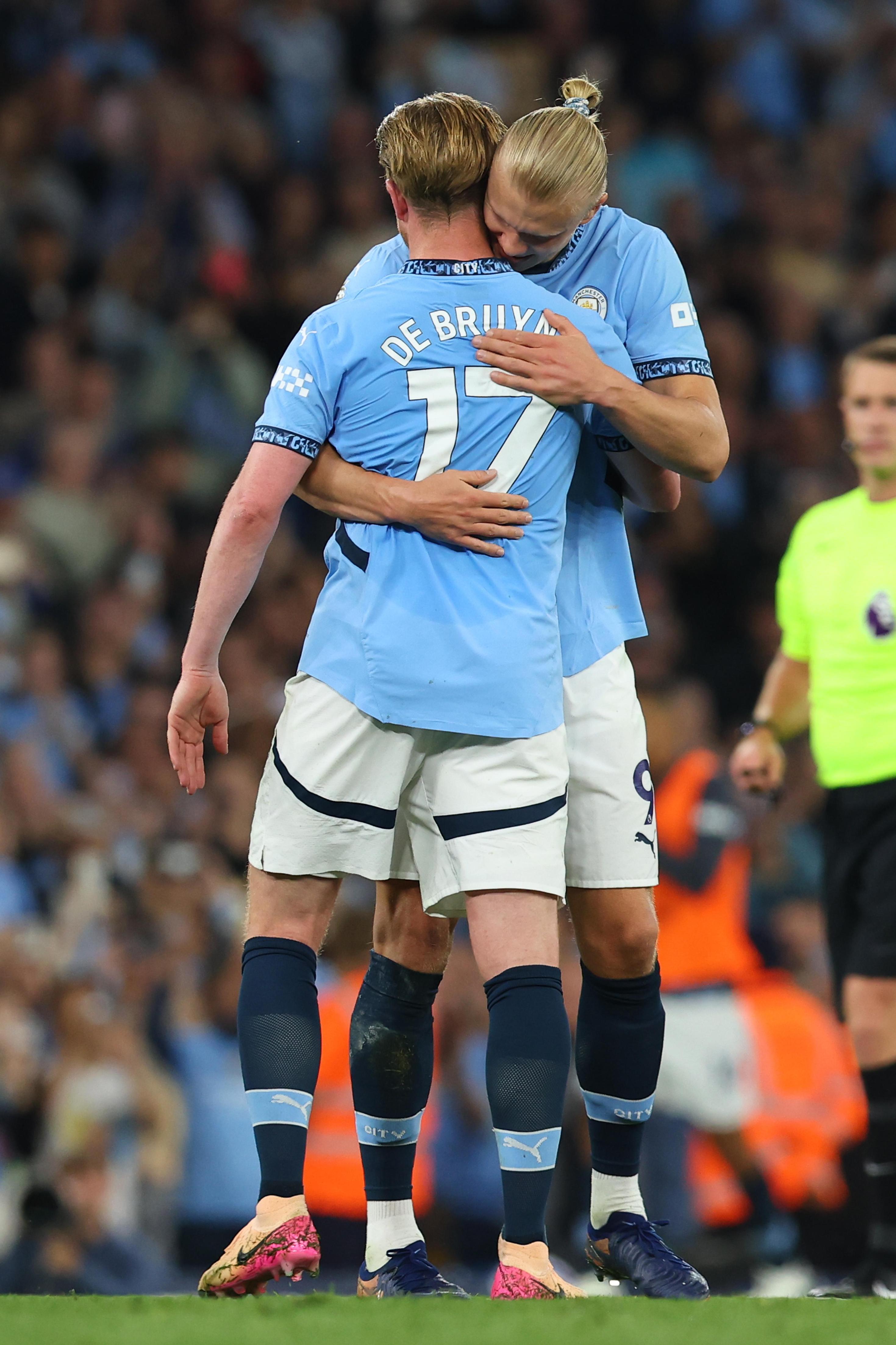 曼城主场轻松击败伯恩茅斯，继续领跑积分榜的简单介绍