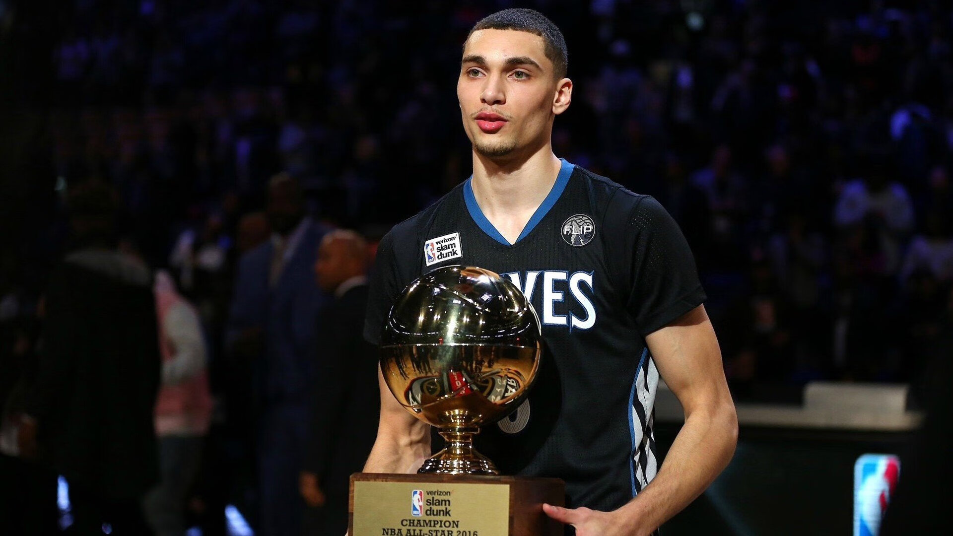 萨卡抢七封神夜，数据爆炸背后的孤胆与救赎