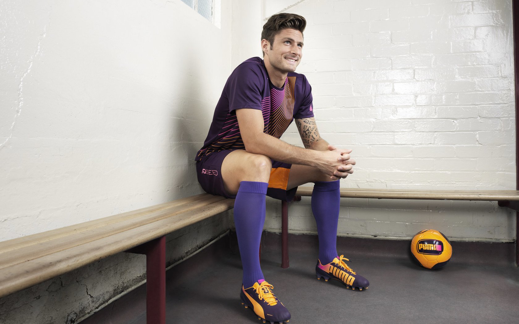 尼斯对阵牙买加，莱万全场最佳无争议，独舞绿茵的孤独艺术家