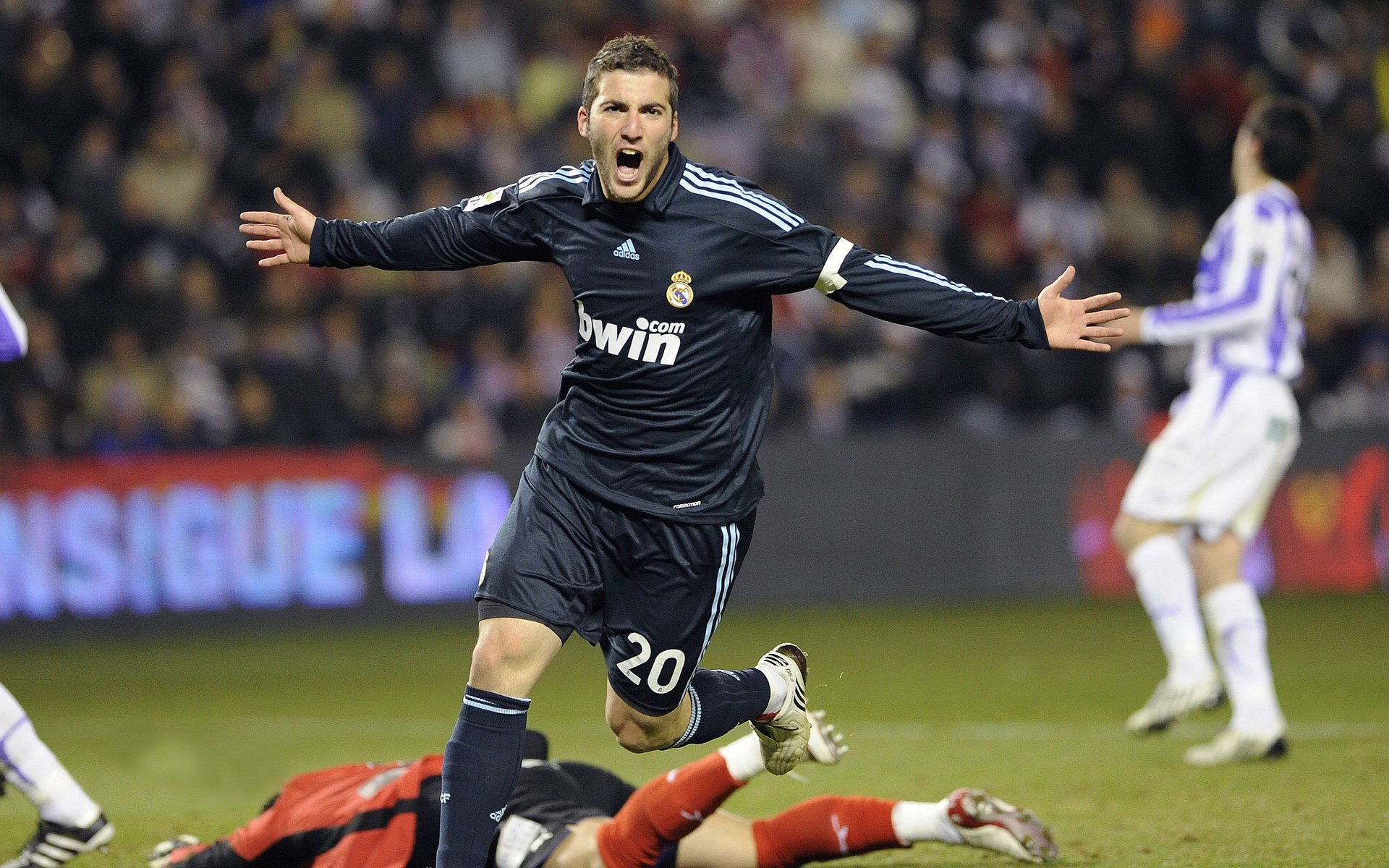 若日尼奥的艺术，瑞士精密战术如何碾压乌克兰