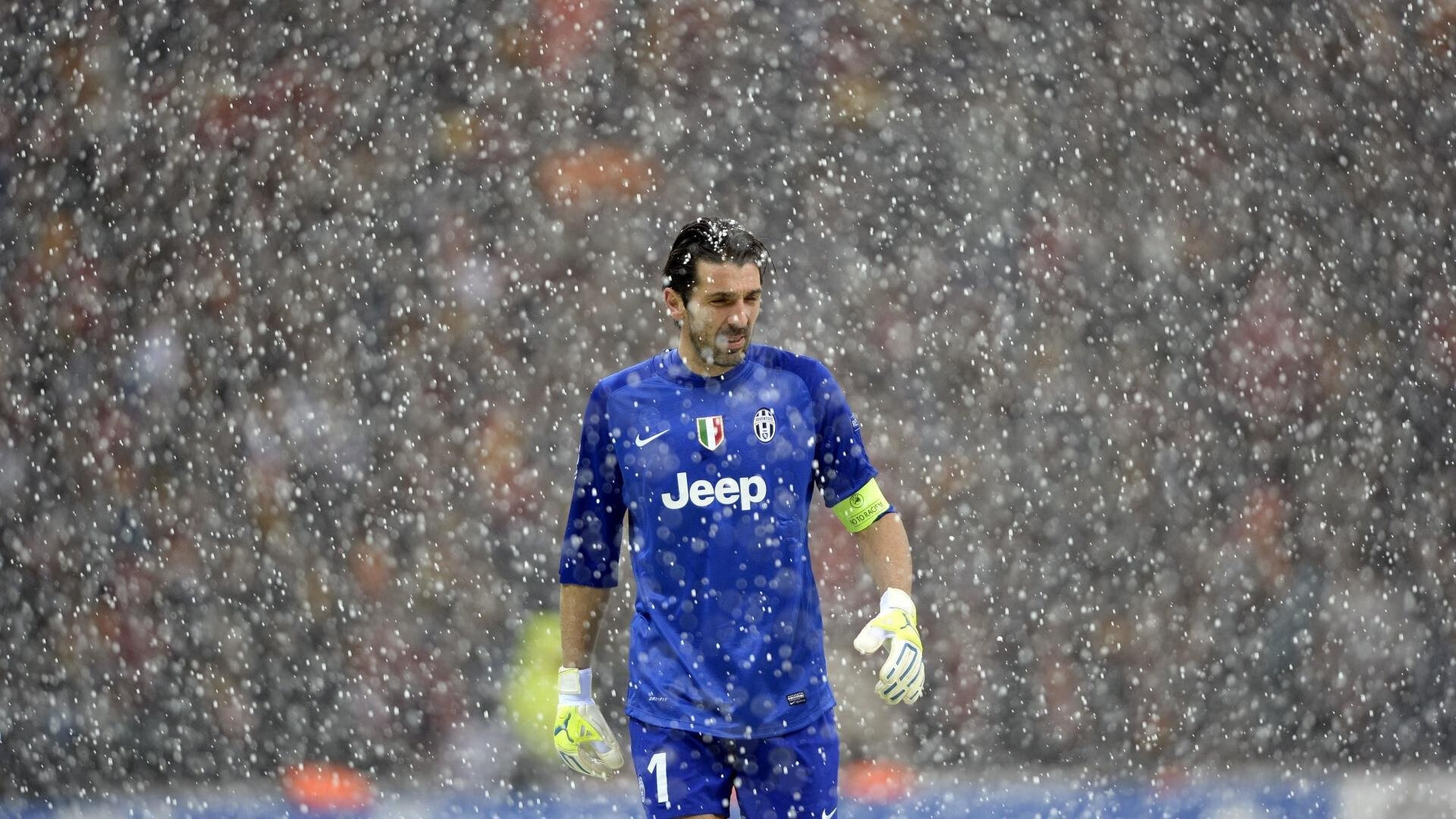 风驰电掣的红色奇迹，勒克莱尔刷新纪录，法拉利鏖战梅赛德斯